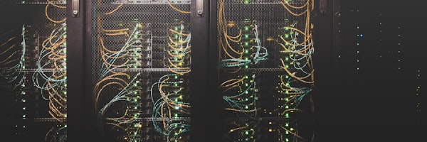 数据安全最佳实践指南文章配图 - 加密锁与二进制代码背景